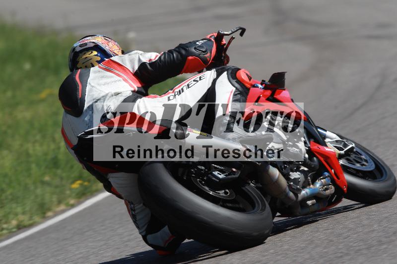 /Archiv-2022/07 16.04.2022 Speer Racing ADR/Gruppe gelb/backside